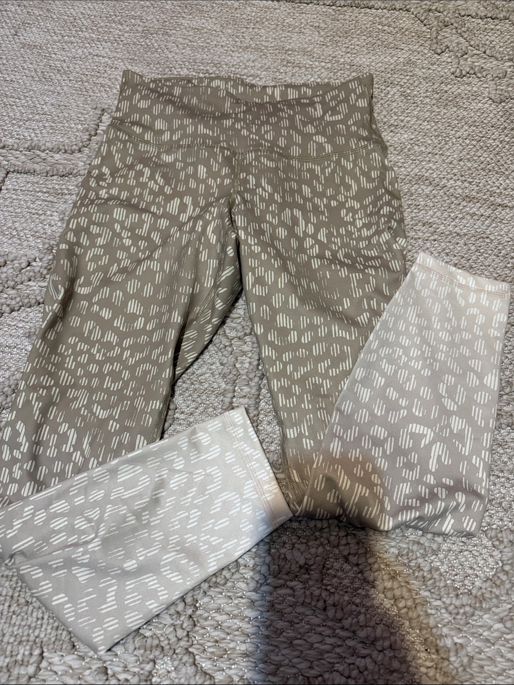 Old Navy Taupe and Cream Patterned High-Rise Leggings